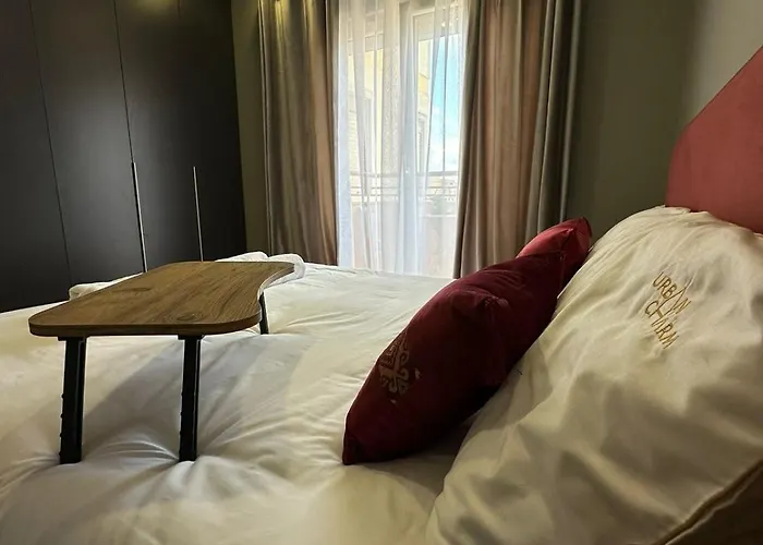 Apartment Urban Charm With Balcony Tirana