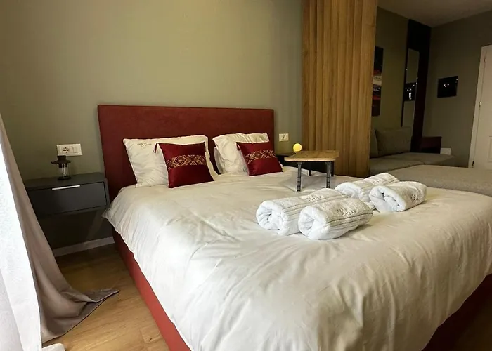 Apartment Urban Charm With Balcony Tirana