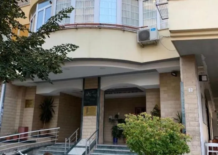 Apartment Urban Charm With Balcony Tirana