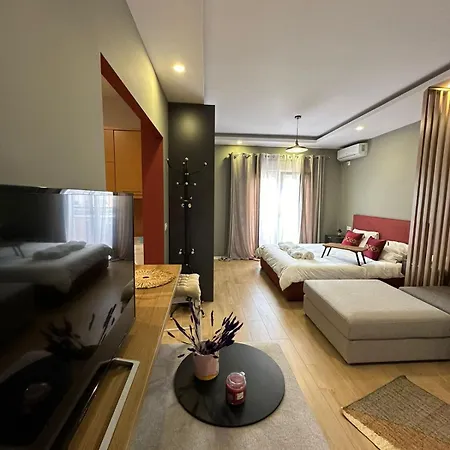 Apartment Urban Charm With Balcony
