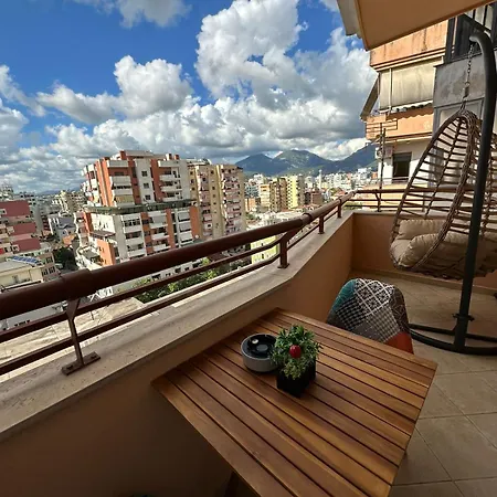 Apartment Urban Charm With Balcony Tirana
