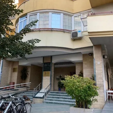 Apartment Urban Charm With Balcony Tirana